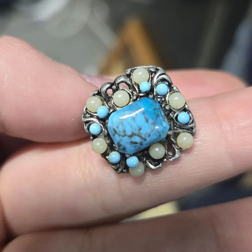 Costume Pin L12